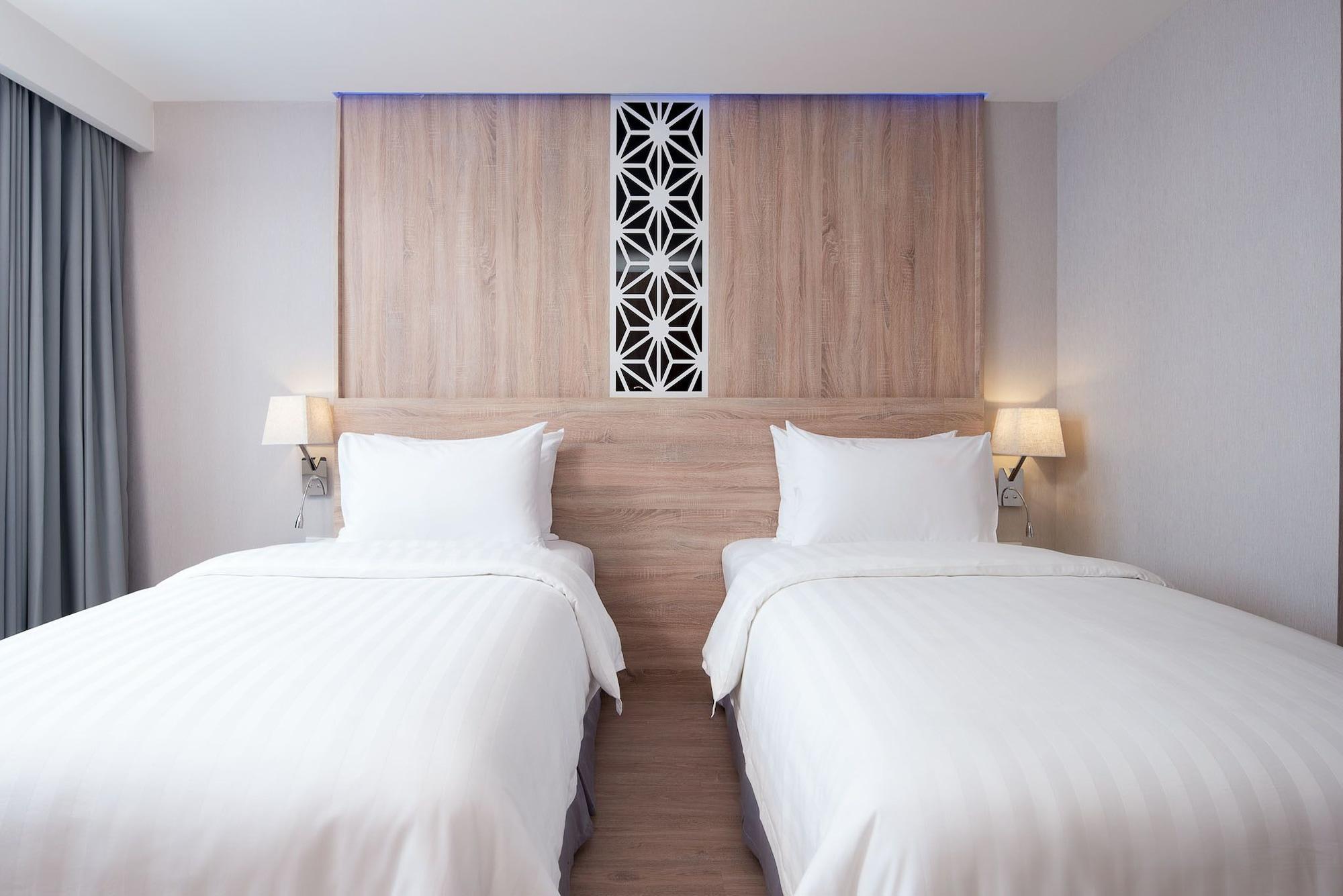 Rodina Beach Hotel Jomtien Beach Buitenkant foto