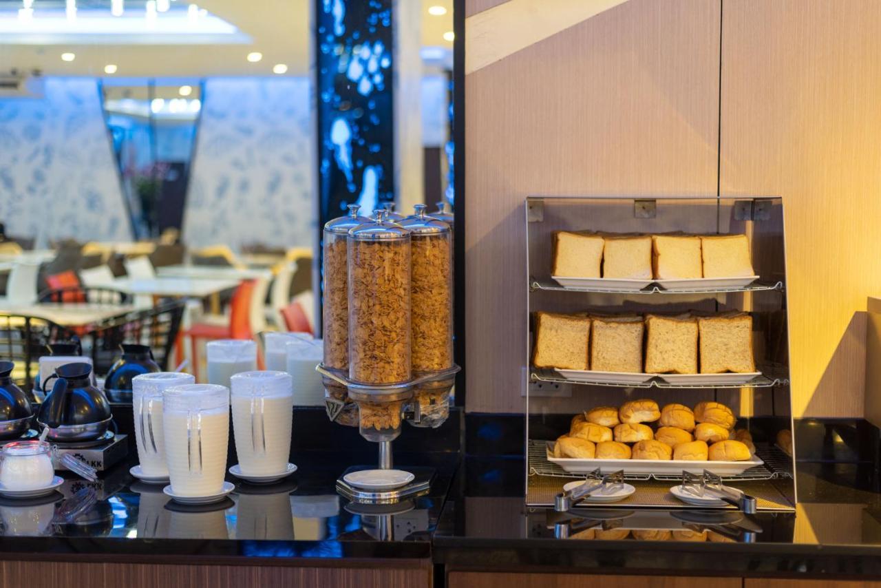 Rodina Beach Hotel Jomtien Beach Buitenkant foto